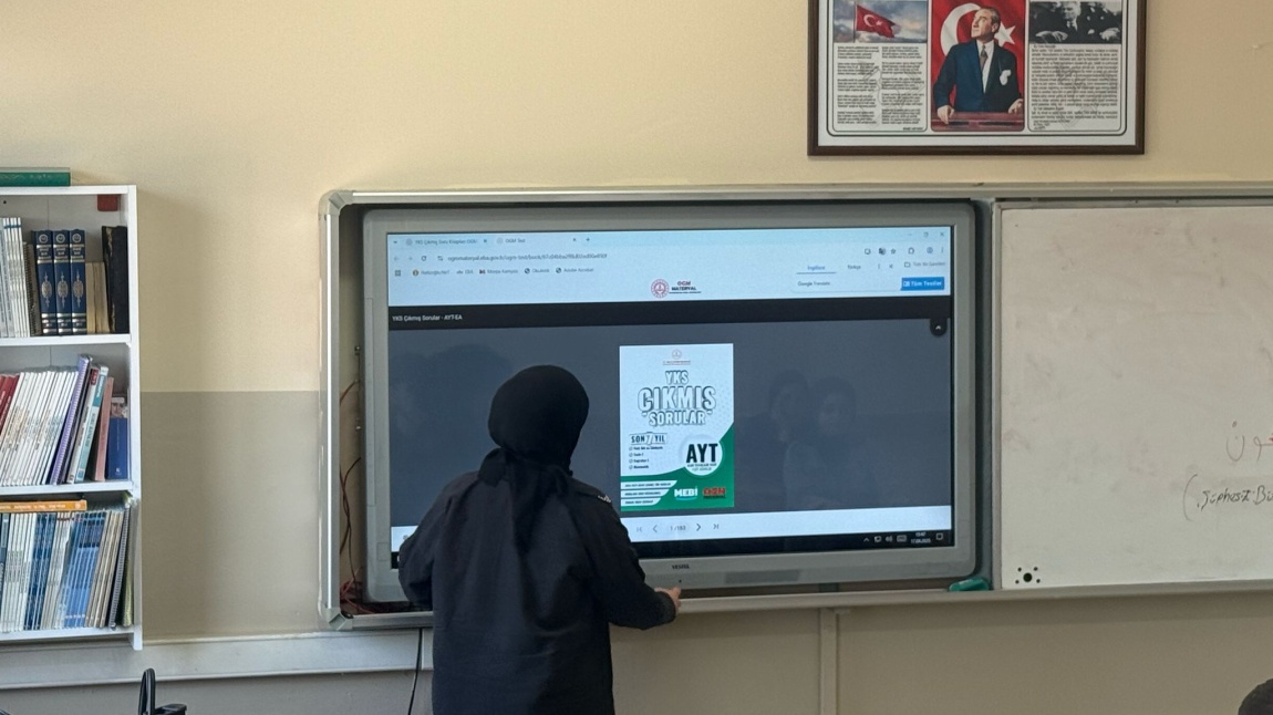 HEDEF YKS 2025 Kapsamında YKS de Çıkmış Sorular öğrencilerimiz tarafından çözülmeye devam ediyor.